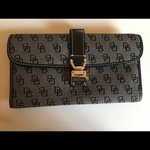 Dooney & Bourke wallet